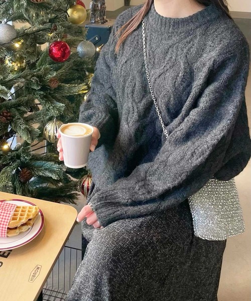 GeeRA(ジーラ)の「ケーブル編ボリュームニット(ニット/セーター・レディース・ベージュ/パープル/イエロー/チャコール・MEDIUM/LARGE/X-LARGE)」の10枚目の写真