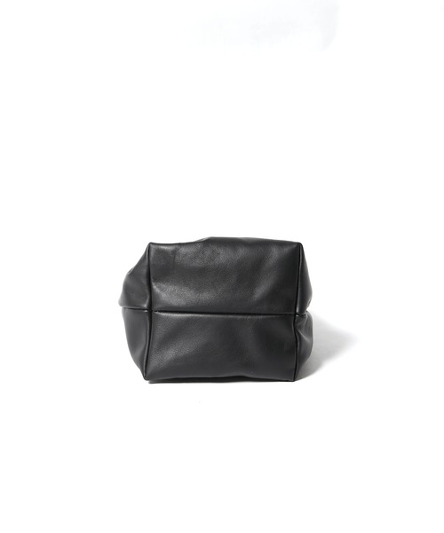 marco masi(マルコマージ)の「MARCO MASI/マルコマージ Leather Drawstring Bag 巾着バッグ(ショルダーバッグ・レディース・チャコール/ホワイト/キャメル/ブラック・FREE)」の7枚目の写真