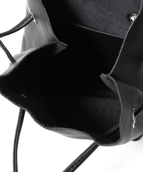marco masi(マルコマージ)の「MARCO MASI/マルコマージ Leather Drawstring Bag 巾着バッグ(ショルダーバッグ・レディース・チャコール/ホワイト/キャメル/ブラック・FREE)」の9枚目の写真