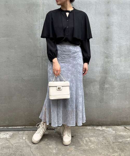 MAJESTIC LEGON（マジェスティックレゴン）の「クラシカルケープブラウス（シャツ/ブラウス・レディース・ブラック/ベージュ/オフホワイト・MEDIUM）」の6枚目の写真