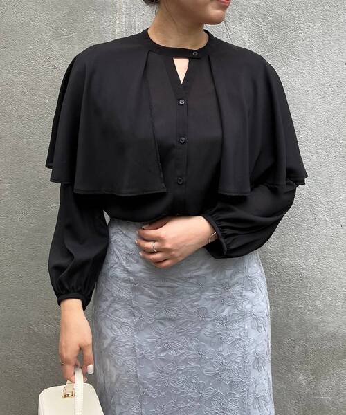 MAJESTIC LEGON（マジェスティックレゴン）の「クラシカルケープブラウス（シャツ/ブラウス・レディース・ブラック/ベージュ/オフホワイト・MEDIUM）」の10枚目の写真