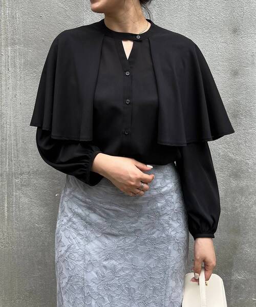 MAJESTIC LEGON（マジェスティックレゴン）の「クラシカルケープブラウス（シャツ/ブラウス・レディース・ブラック/ベージュ/オフホワイト・MEDIUM）」の12枚目の写真