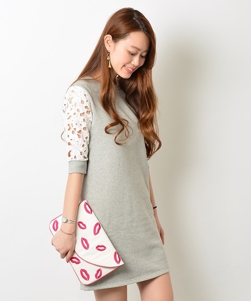 Khaju(カージュ)の「Khaju:レーススリーブスウェットワンピ②□(ワンピース・レディース・ライトグレー/ネイビー・ONE SIZE)」の1枚目の写真