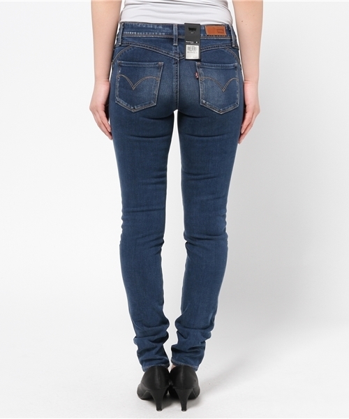 Levi's(リーバイス)の「REVEL-スキニー/ミッドカラー/12.2oz ストレッチデニム(デニムパンツ・レディース・インディゴブルー・23inch/24inch/25inch/26inch/27inch)」の4枚目の写真