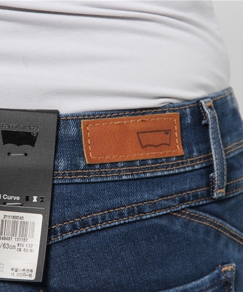 Levi's(リーバイス)の「REVEL-スキニー/ミッドカラー/12.2oz ストレッチデニム(デニムパンツ・レディース・インディゴブルー・23inch/24inch/25inch/26inch/27inch)」の12枚目の写真