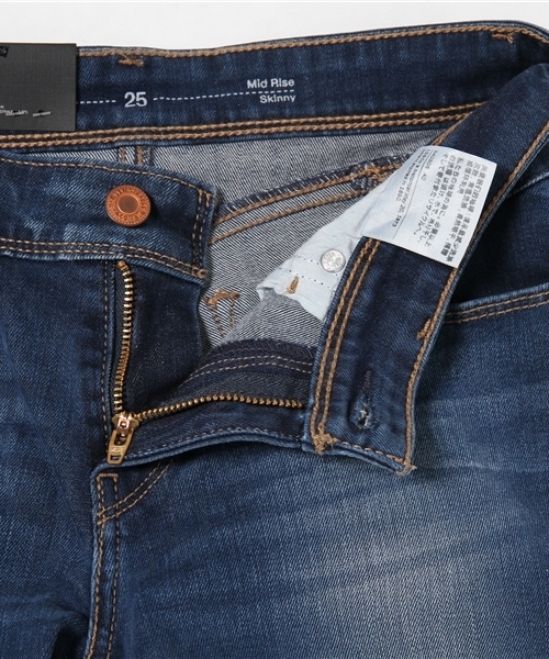 Levi's(リーバイス)の「REVEL-スキニー/ミッドカラー/12.2oz ストレッチデニム(デニムパンツ・レディース・インディゴブルー・23inch/24inch/25inch/26inch/27inch)」の13枚目の写真