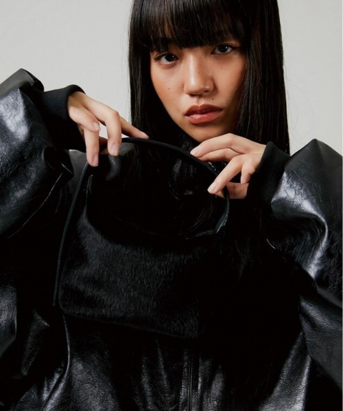 ESC STUDIO（イーエスシースタジオ）の「【ESC STUDIO/イーエスシースタジオ】calf hair mini bag / ファーバッグ バッグ 鞄 カバン ミニバッグ ハンドバッグ（ハンドバッグ・メンズ・ブラック/ブルー・ONE SIZE）」の5枚目の写真