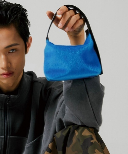 ESC STUDIO（イーエスシースタジオ）の「【ESC STUDIO/イーエスシースタジオ】calf hair mini bag / ファーバッグ バッグ 鞄 カバン ミニバッグ ハンドバッグ（ハンドバッグ・メンズ・ブラック/ブルー・ONE SIZE）」の14枚目の写真