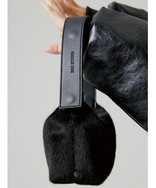 ESC STUDIO（イーエスシースタジオ）の「【ESC STUDIO/イーエスシースタジオ】calf hair mini bag / ファーバッグ バッグ 鞄 カバン ミニバッグ ハンドバッグ（ハンドバッグ・メンズ・ブラック/ブルー・ONE SIZE）」の18枚目の写真
