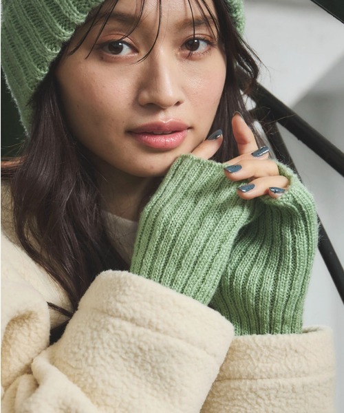 Green　Parks（グリーンパークス）の「・リブアミアームウォーマー（アームカバー・レディース・ブラック/グレイッシュベージュ/グリーン/アイボリー・FREE）」の4枚目の写真