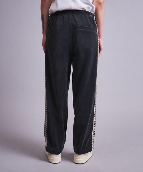 MONKEY TIME（モンキータイム）の「＜monkey time＞ VELOUR SIDE LACE TRACK PANTS/パンツ（その他パンツ・メンズ・ブラック/ダークグレー・XS）」の13枚目の写真