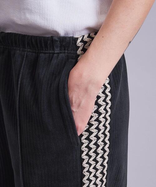 MONKEY TIME（モンキータイム）の「＜monkey time＞ VELOUR SIDE LACE TRACK PANTS/パンツ（その他パンツ・メンズ・ブラック/ダークグレー・XS）」の16枚目の写真