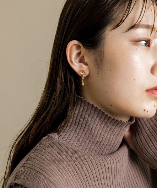 SMELLY（スメリー）の「クリアメタルドロップピアス（ピアス（両耳用）・レディース・ゴールド系その他・-）」の2枚目の写真