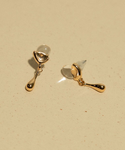 SMELLY（スメリー）の「クリアメタルドロップピアス（ピアス（両耳用）・レディース・ゴールド系その他・-）」の4枚目の写真