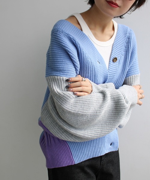 GeeRA（ジーラ）の「前後2WAYブロック配色ニット（カーディガン/ボレロ・レディース・ブルー/ピンク/グレー・MEDIUM/LARGE）」の4枚目の写真