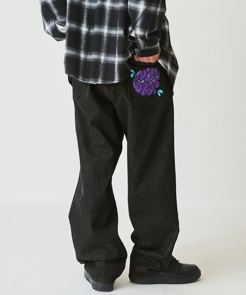 NYUDROP（ニュードロップ）の「【NYUDROP】GRAFFITI LOGO WIDE DENIM PANTS/グラフィックロゴ刺繍 ワイドデニムパンツ（デニムパンツ・メンズ・ライトインディゴブルー/ブラック・M/L/XL）」の20枚目の写真