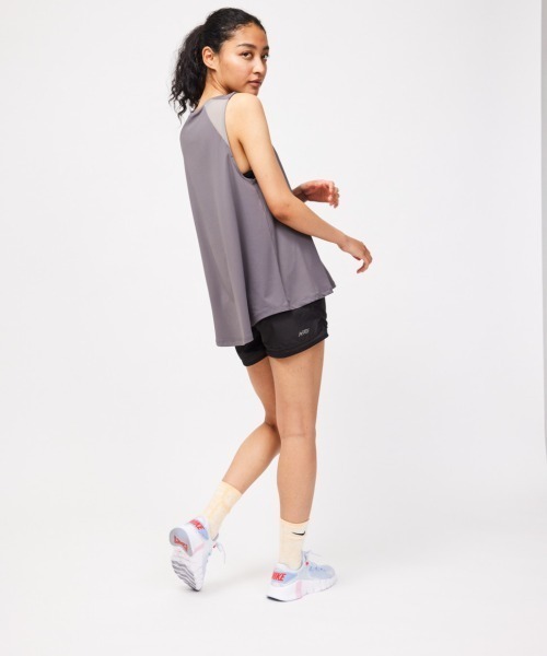 NERGY（ナージー）の「【吸水速乾】メッシュ切替タンクトップ（タンクトップ・レディース・チャコールグレー/ブラック/ホワイト/ピンク/サックスブルー・FREE）」の16枚目の写真