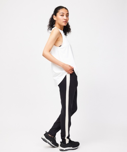 NERGY（ナージー）の「【吸水速乾】メッシュ切替タンクトップ（タンクトップ・レディース・チャコールグレー/ブラック/ホワイト/ピンク/サックスブルー・FREE）」の21枚目の写真