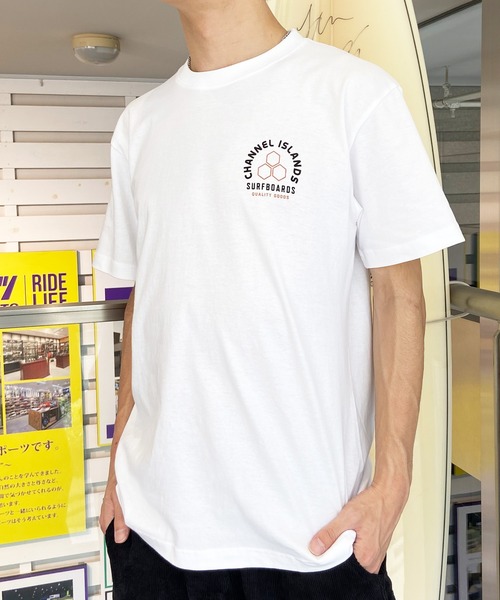 ムラサキスポーツ（ムラサキスポーツ）の「【ムラサキスポーツ別注】Channel Islands/チャネルアイランズ バックプリントTシャツ クルーネック半袖Tee/コットンTシャツ 0100972200088（Tシャツ/カットソー・メンズ・ブラック/ホワイト・M/L/XL）」の7枚目の写真