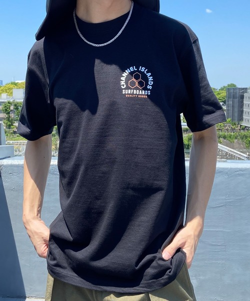ムラサキスポーツ（ムラサキスポーツ）の「【ムラサキスポーツ別注】Channel Islands/チャネルアイランズ バックプリントTシャツ クルーネック半袖Tee/コットンTシャツ 0100972200088（Tシャツ/カットソー・メンズ・ブラック/ホワイト・M/L/XL）」の14枚目の写真