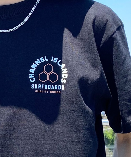 ムラサキスポーツ（ムラサキスポーツ）の「【ムラサキスポーツ別注】Channel Islands/チャネルアイランズ バックプリントTシャツ クルーネック半袖Tee/コットンTシャツ 0100972200088（Tシャツ/カットソー・メンズ・ブラック/ホワイト・M/L/XL）」の17枚目の写真