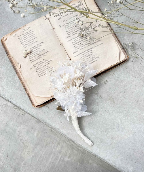 m.soeur(エムスール)の「かすみ草と撫子のブーケコサージュ(ブローチ/コサージュ・レディース・ホワイト・FREE)」の1枚目の写真