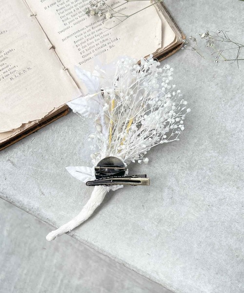 m.soeur(エムスール)の「かすみ草と撫子のブーケコサージュ(ブローチ/コサージュ・レディース・ホワイト・FREE)」の6枚目の写真