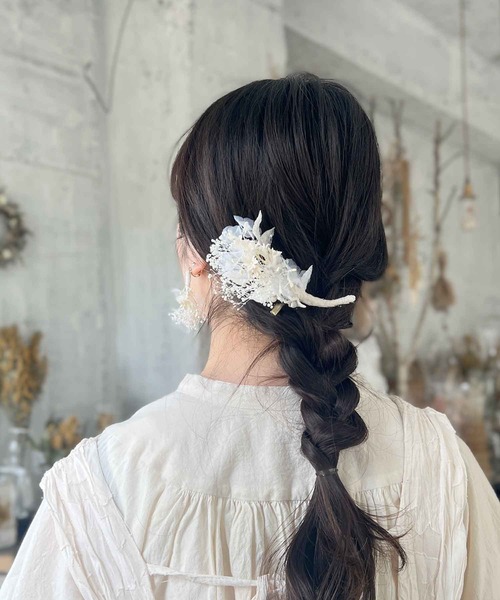 m.soeur(エムスール)の「かすみ草と撫子のブーケコサージュ(ブローチ/コサージュ・レディース・ホワイト・FREE)」の4枚目の写真