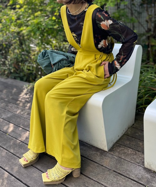 mi via loca（ミヴィアロカ）の「ストレッチサロペットパンツ（サロペット/オーバーオール・レディース・ブラック/ブラウン/ライトグリーン・MEDIUM/LARGE）」の3枚目の写真