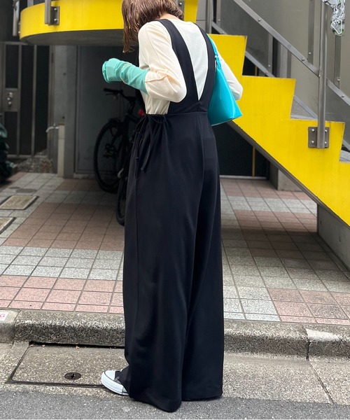 mi via loca（ミヴィアロカ）の「ストレッチサロペットパンツ（サロペット/オーバーオール・レディース・ブラック/ブラウン/ライトグリーン・MEDIUM/LARGE）」の20枚目の写真