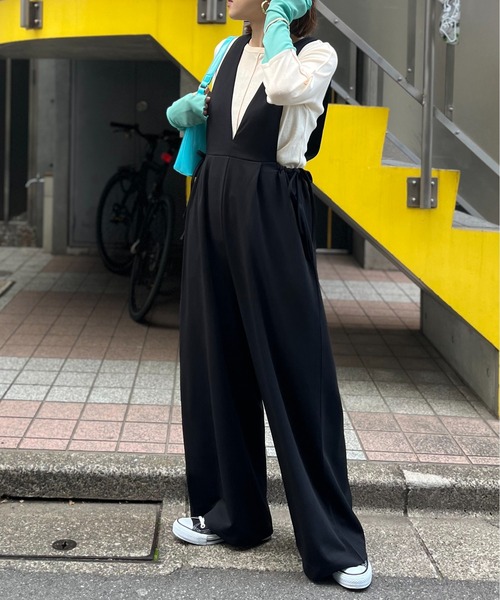 mi via loca（ミヴィアロカ）の「ストレッチサロペットパンツ（サロペット/オーバーオール・レディース・ブラック/ブラウン/ライトグリーン・MEDIUM/LARGE）」の14枚目の写真