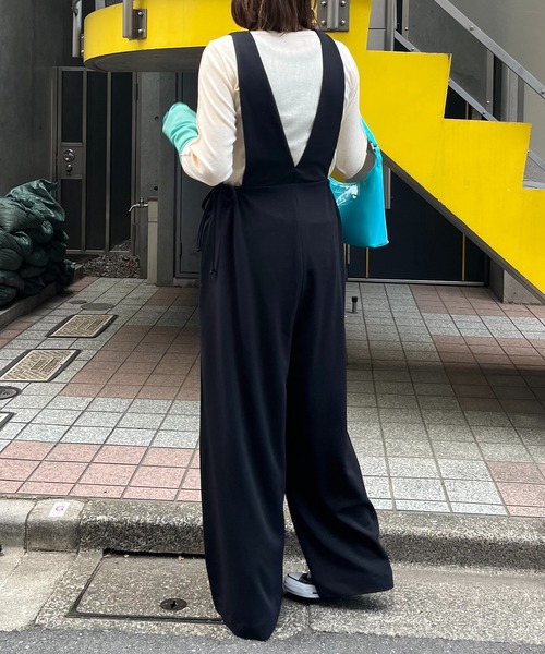 mi via loca（ミヴィアロカ）の「ストレッチサロペットパンツ（サロペット/オーバーオール・レディース・ブラック/ブラウン/ライトグリーン・MEDIUM/LARGE）」の21枚目の写真