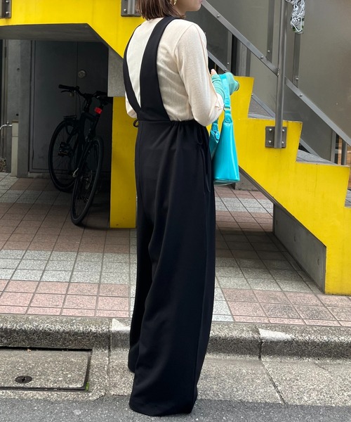 mi via loca（ミヴィアロカ）の「ストレッチサロペットパンツ（サロペット/オーバーオール・レディース・ブラック/ブラウン/ライトグリーン・MEDIUM/LARGE）」の17枚目の写真