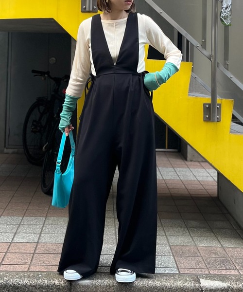 mi via loca（ミヴィアロカ）の「ストレッチサロペットパンツ（サロペット/オーバーオール・レディース・ブラック/ブラウン/ライトグリーン・MEDIUM/LARGE）」の6枚目の写真