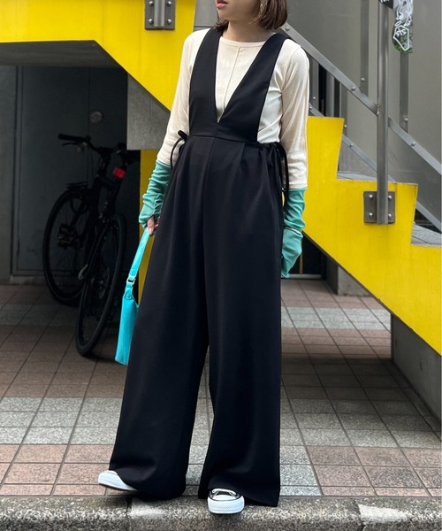 mi via loca（ミヴィアロカ）の「ストレッチサロペットパンツ（サロペット/オーバーオール・レディース・ブラック/ブラウン/ライトグリーン・MEDIUM/LARGE）」の15枚目の写真