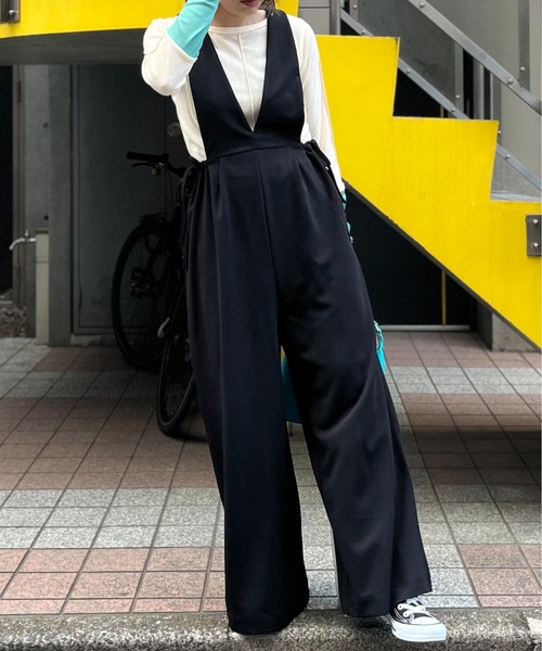 mi via loca（ミヴィアロカ）の「ストレッチサロペットパンツ（サロペット/オーバーオール・レディース・ブラック/ブラウン/ライトグリーン・MEDIUM/LARGE）」の5枚目の写真