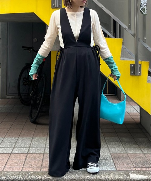 mi via loca（ミヴィアロカ）の「ストレッチサロペットパンツ（サロペット/オーバーオール・レディース・ブラック/ブラウン/ライトグリーン・MEDIUM/LARGE）」の10枚目の写真