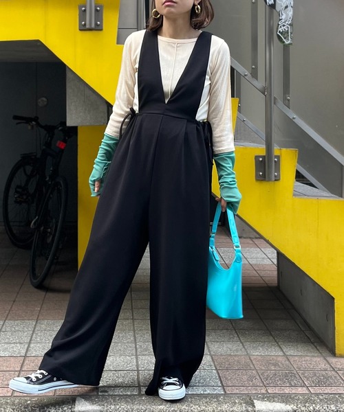 mi via loca（ミヴィアロカ）の「ストレッチサロペットパンツ（サロペット/オーバーオール・レディース・ブラック/ブラウン/ライトグリーン・MEDIUM/LARGE）」の9枚目の写真