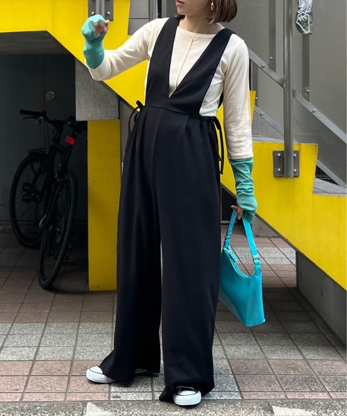 mi via loca（ミヴィアロカ）の「ストレッチサロペットパンツ（サロペット/オーバーオール・レディース・ブラック/ブラウン/ライトグリーン・MEDIUM/LARGE）」の12枚目の写真