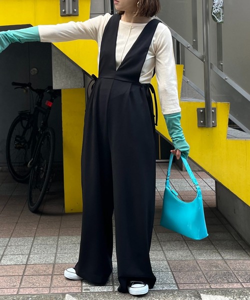 mi via loca（ミヴィアロカ）の「ストレッチサロペットパンツ（サロペット/オーバーオール・レディース・ブラック/ブラウン/ライトグリーン・MEDIUM/LARGE）」の11枚目の写真