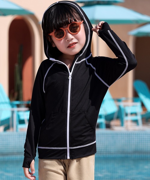 TeddyShop（テディショップ）の「キッズ水着 長袖フード付きジップアップラッシュガードパーカー 水陸両用（ラッシュガード・キッズ・ブルー系その他/ブラック/ダークグレー/パープル系その他/ライトグレー/ライトブルー/スモークピンク/グリーン/ホワイト系その他/ブラック×ホワイト/ラベンダー/ホワイト/ブラック×ブルー・140cm/120cm/130cm/110cm/150cm）」の5枚目の写真