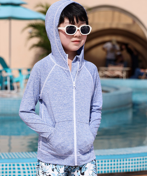 TeddyShop（テディショップ）の「キッズ水着 長袖フード付きジップアップラッシュガードパーカー 水陸両用（ラッシュガード・キッズ・ブルー系その他/ブラック/ダークグレー/パープル系その他/ライトグレー/ライトブルー/スモークピンク/グリーン/ホワイト系その他/ブラック×ホワイト/ラベンダー/ホワイト/ブラック×ブルー・140cm/120cm/130cm/110cm/150cm）」の10枚目の写真