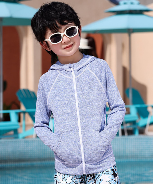 TeddyShop（テディショップ）の「キッズ水着 長袖フード付きジップアップラッシュガードパーカー 水陸両用（ラッシュガード・キッズ・ブルー系その他/ブラック/ダークグレー/パープル系その他/ライトグレー/ライトブルー/スモークピンク/グリーン/ホワイト系その他/ブラック×ホワイト/ラベンダー/ホワイト/ブラック×ブルー・140cm/120cm/130cm/110cm/150cm）」の20枚目の写真