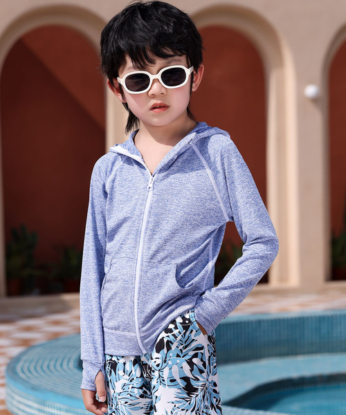 TeddyShop（テディショップ）の「キッズ水着 長袖フード付きジップアップラッシュガードパーカー 水陸両用（ラッシュガード・キッズ・ブルー系その他/ブラック/ダークグレー/パープル系その他/ライトグレー/ライトブルー/スモークピンク/グリーン/ホワイト系その他/ブラック×ホワイト/ラベンダー/ホワイト/ブラック×ブルー・140cm/120cm/130cm/110cm/150cm）」の21枚目の写真