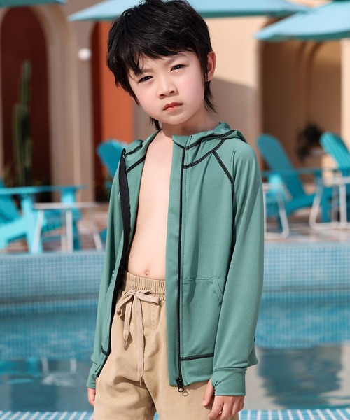 TeddyShop（テディショップ）の「キッズ水着 長袖フード付きジップアップラッシュガードパーカー 水陸両用（ラッシュガード・キッズ・ブルー系その他/ブラック/ダークグレー/パープル系その他/ライトグレー/ライトブルー/スモークピンク/グリーン/ホワイト系その他/ブラック×ホワイト/ラベンダー/ホワイト/ブラック×ブルー・140cm/120cm/130cm/110cm/150cm）」の15枚目の写真