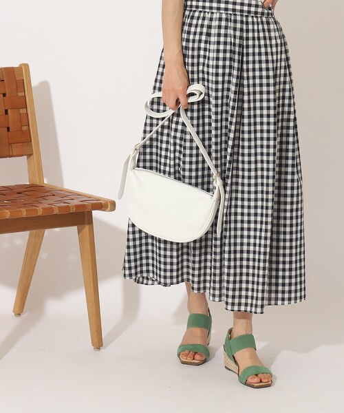 SHOO・LA・RUE（シューラルー）の「◆ハーフムーンワンショルダーバッグ（ショルダーバッグ・レディース・キャメル/グレー/ブラック/ブルー/アイボリー/オレンジ・00）」の19枚目の写真