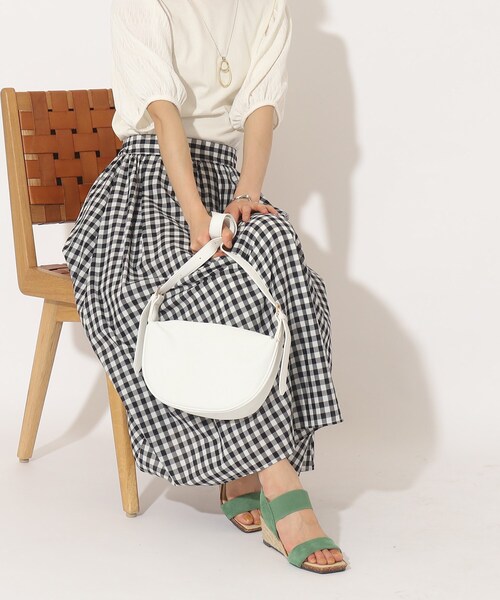 SHOO・LA・RUE（シューラルー）の「◆ハーフムーンワンショルダーバッグ（ショルダーバッグ・レディース・キャメル/グレー/ブラック/ブルー/アイボリー/オレンジ・00）」の20枚目の写真