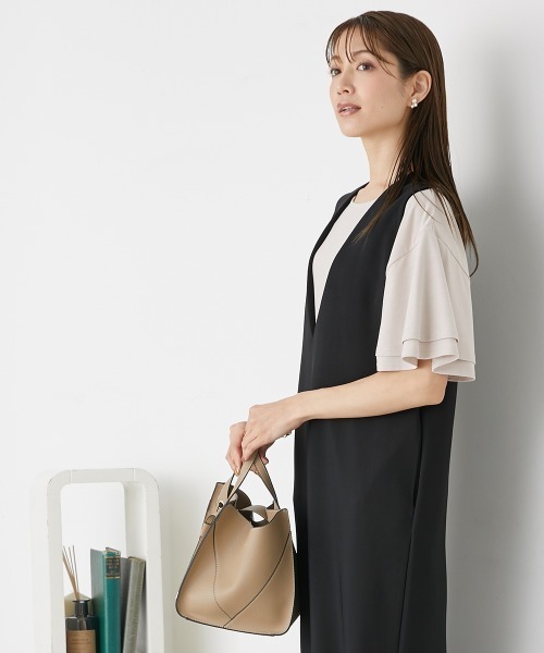 nissen（ニッセン）の「ゆるっと落ち感　袖フリルトップス（Tシャツ/カットソー・レディース・マスタード/テラコッタ/ネイビー/ブラック/グレイッシュベージュ/カーキ/ブルー/ピンク/ライム・LL/L/S/M）」の4枚目の写真