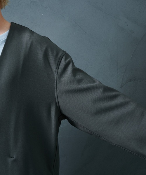 STUDIOUS（ステュディオス）の「【PUBLIC TOKYO/パブリックトウキョウ】GRクロスノーカラージャケット（ノーカラージャケット・メンズ・ベージュ/ダークグレー/ブラック・1/2/3）」の9枚目の写真