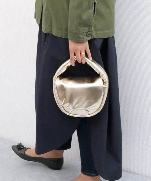 cache cache（カシュ カシュ）の「カシュカシュ cachecache / ハーフムーンワンハンドルミニショルダー（ショルダーバッグ・レディース・シルバー/ゴールド/ブラック/ベージュ・FREE）」の4枚目の写真